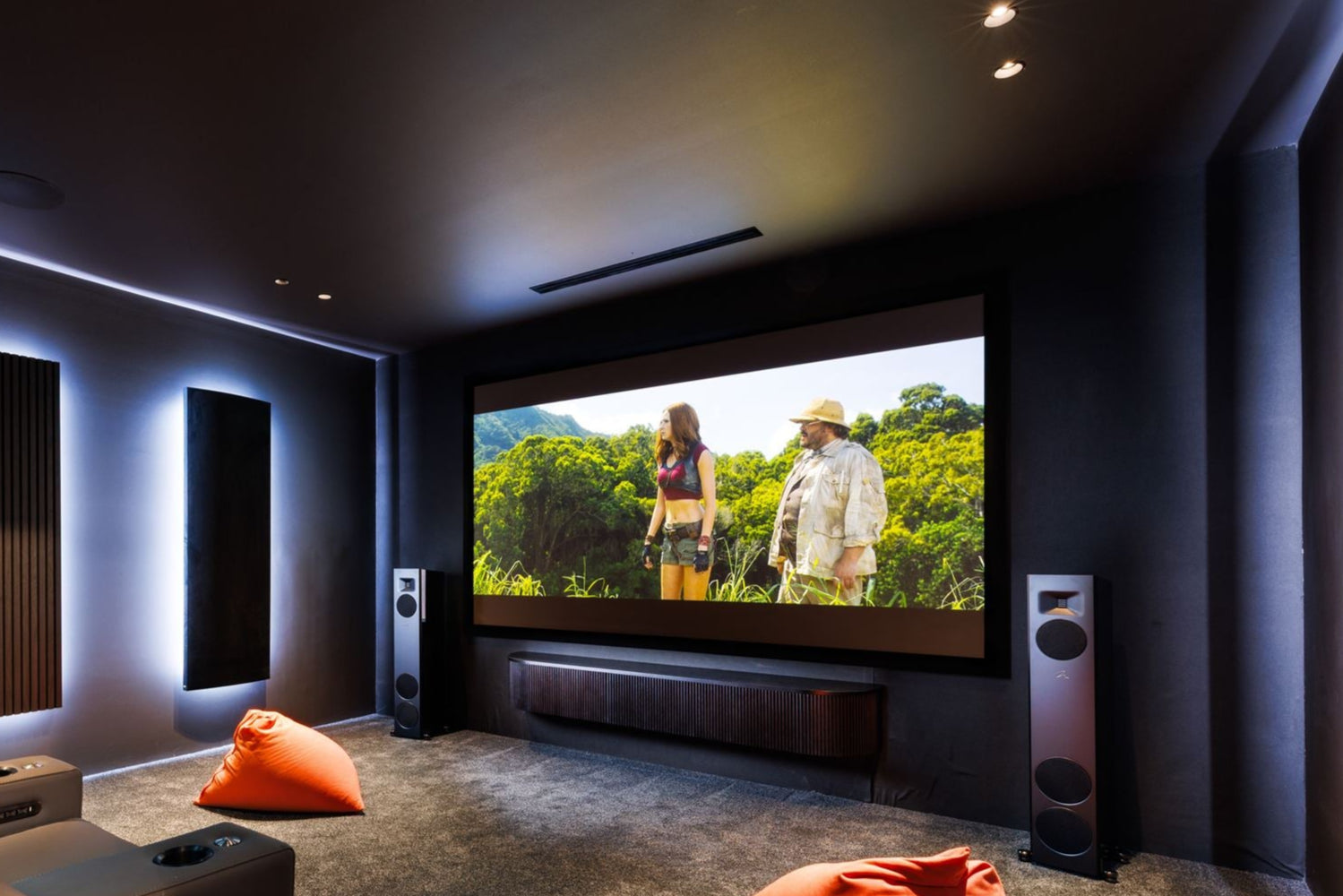 DTX Digital Vision Matte White 16:9 Projector Screen