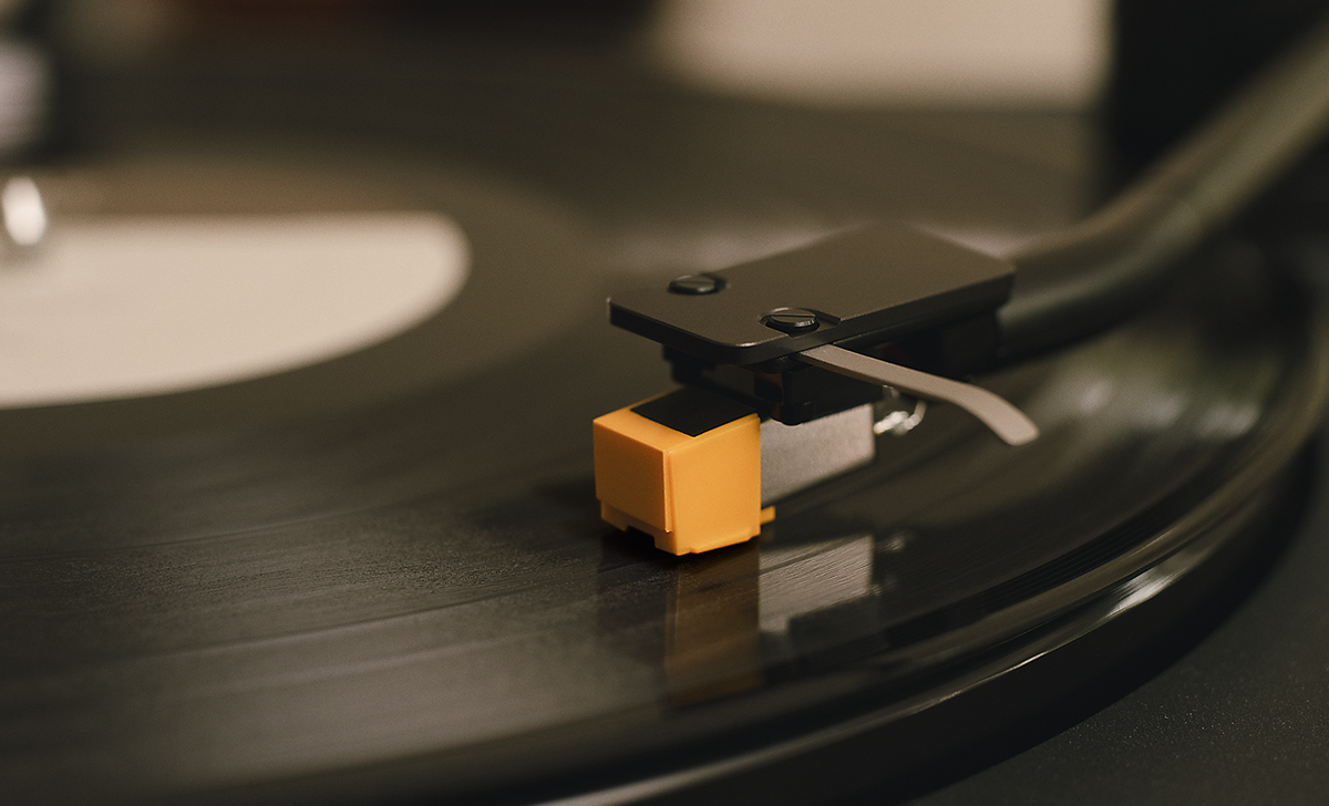 Sony PS-LX5BT tonearm and cartridge close-up